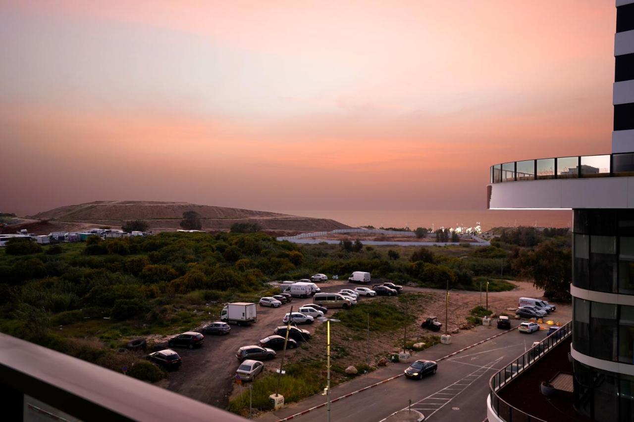 Hi-Yam Seaview Apartments & Suites - יש ממ"ד Bat Yam Eksteriør billede