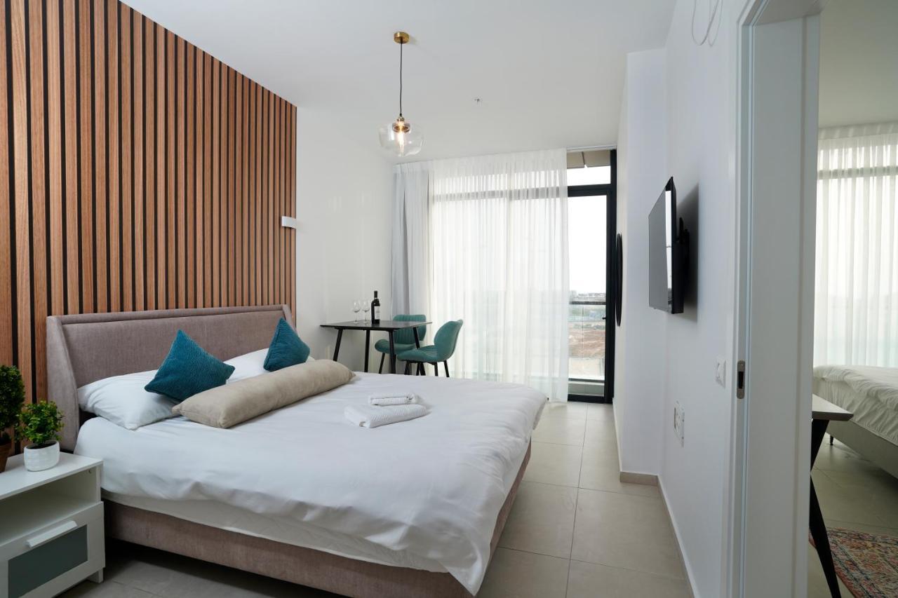 Hi-Yam Seaview Apartments & Suites - יש ממ"ד Bat Yam Eksteriør billede