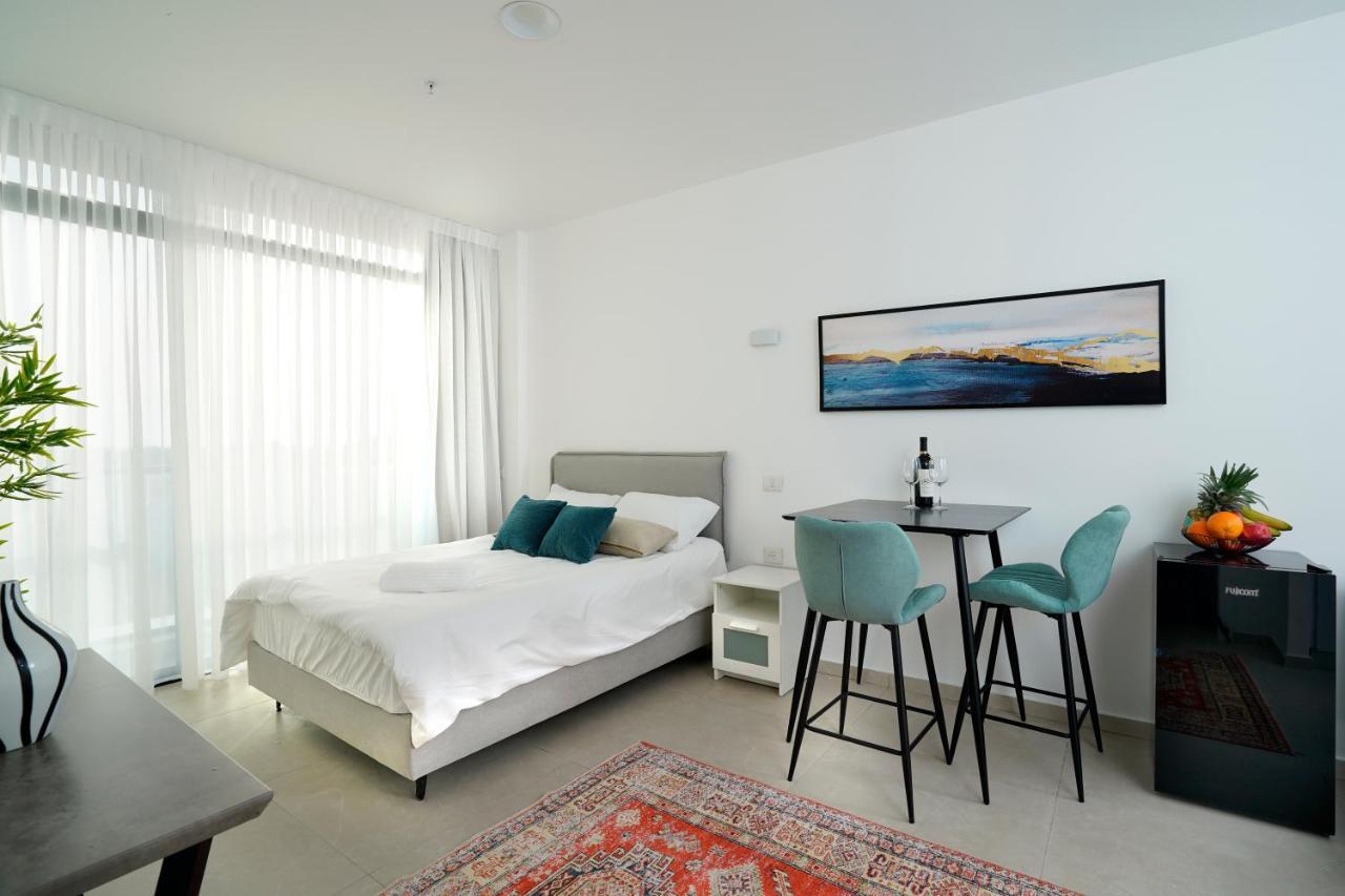 Hi-Yam Seaview Apartments & Suites - יש ממ"ד Bat Yam Eksteriør billede