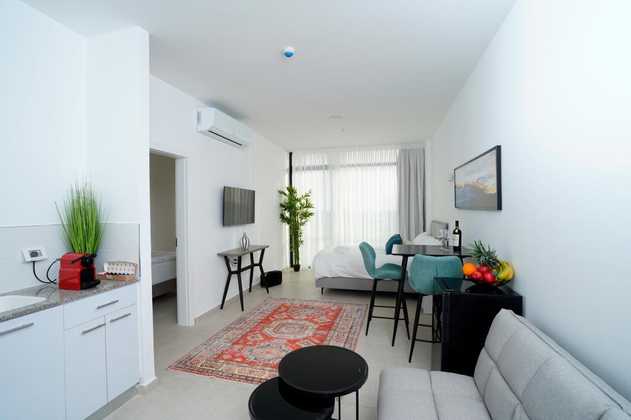 Hi-Yam Seaview Apartments & Suites - יש ממ"ד Bat Yam Eksteriør billede