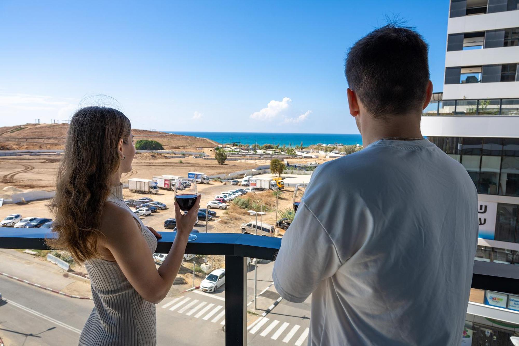 Hi-Yam Seaview Apartments & Suites - יש ממ"ד Bat Yam Eksteriør billede