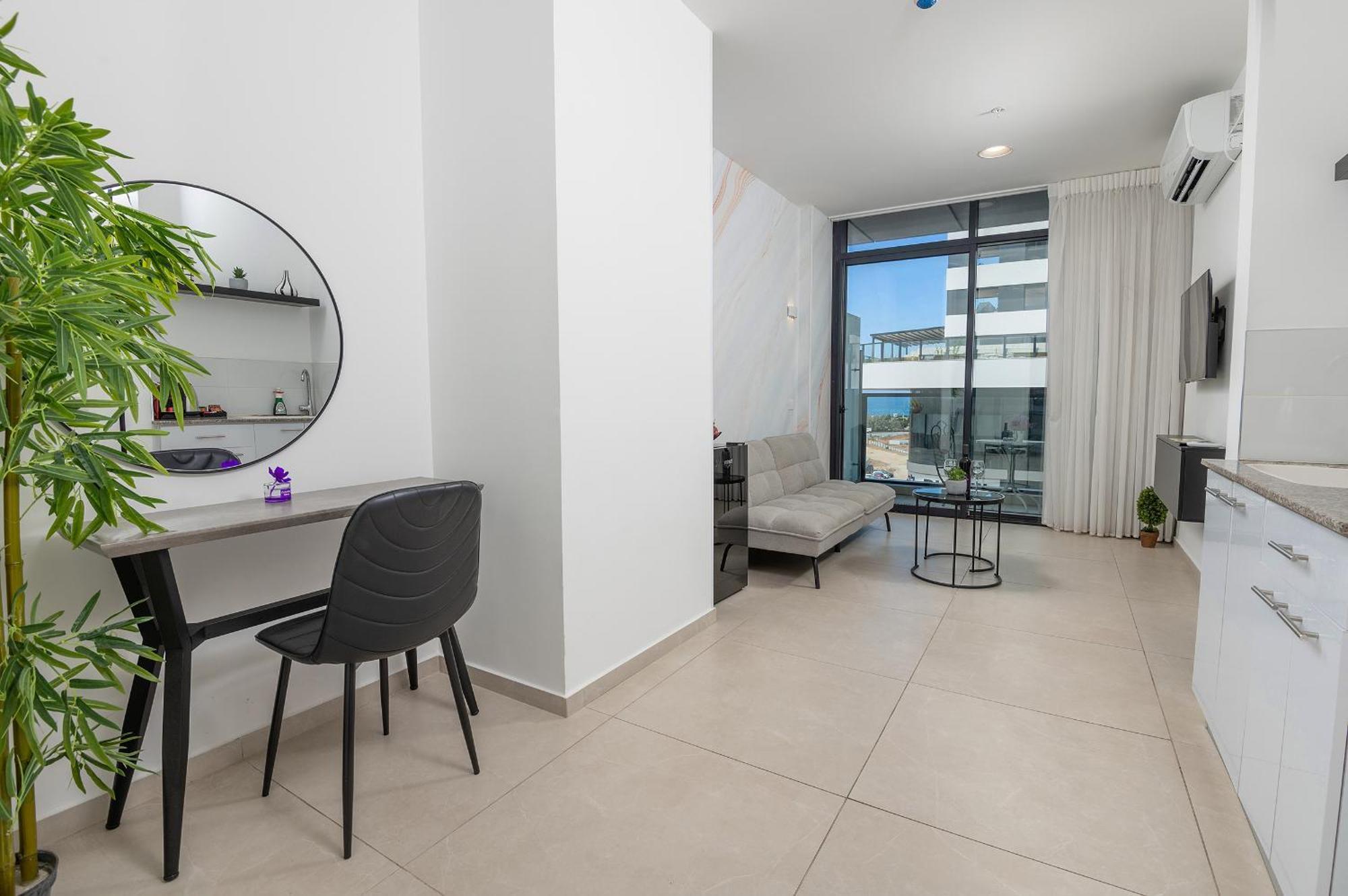 Hi-Yam Seaview Apartments & Suites - יש ממ"ד Bat Yam Eksteriør billede