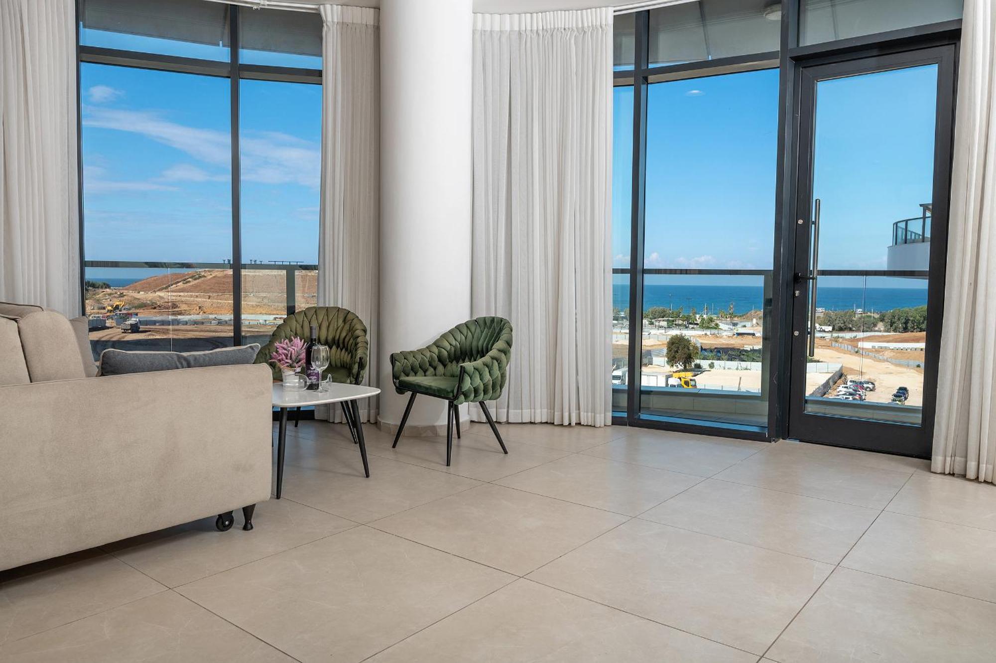 Hi-Yam Seaview Apartments & Suites - יש ממ"ד Bat Yam Eksteriør billede