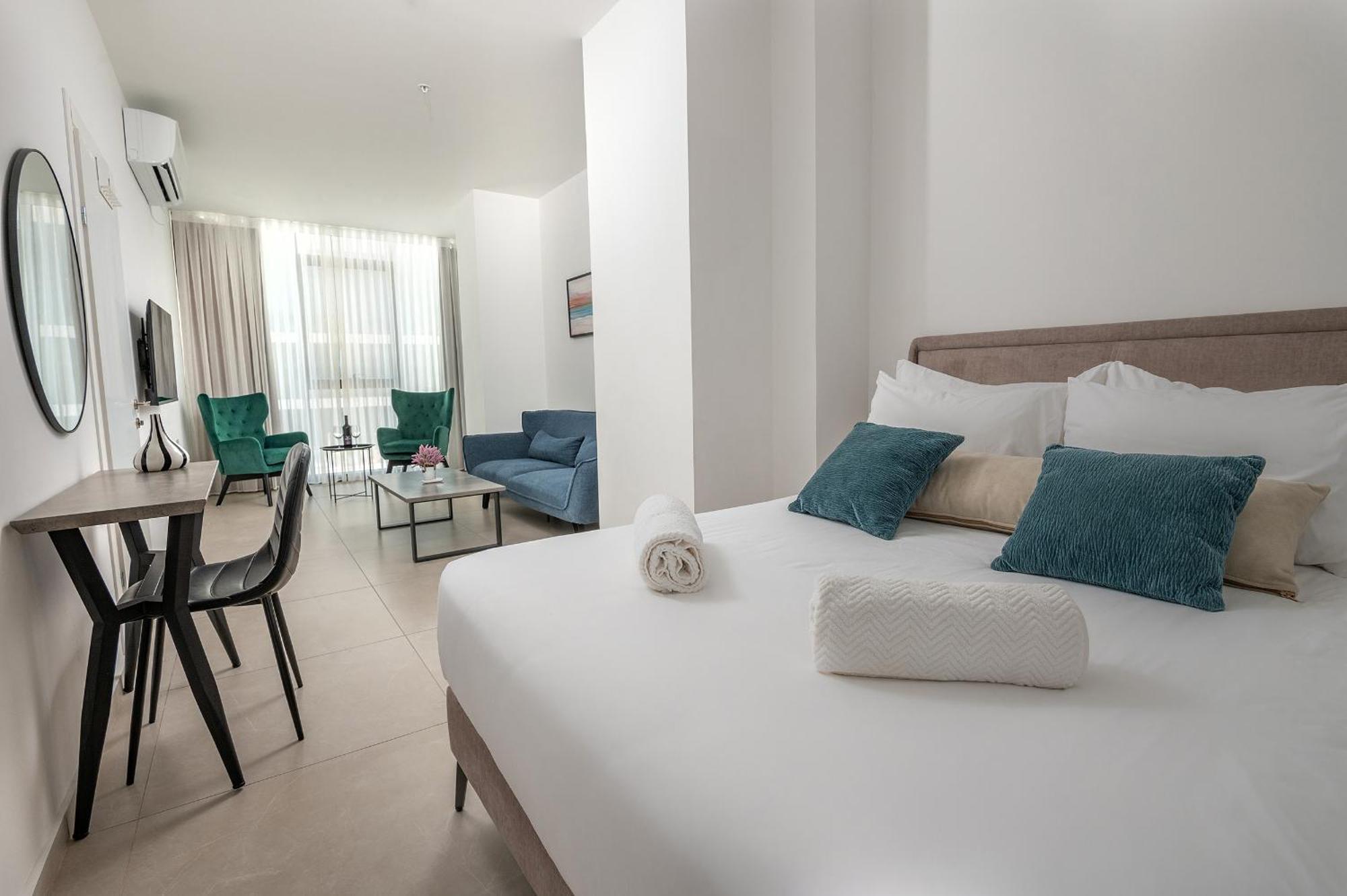 Hi-Yam Seaview Apartments & Suites - יש ממ"ד Bat Yam Eksteriør billede