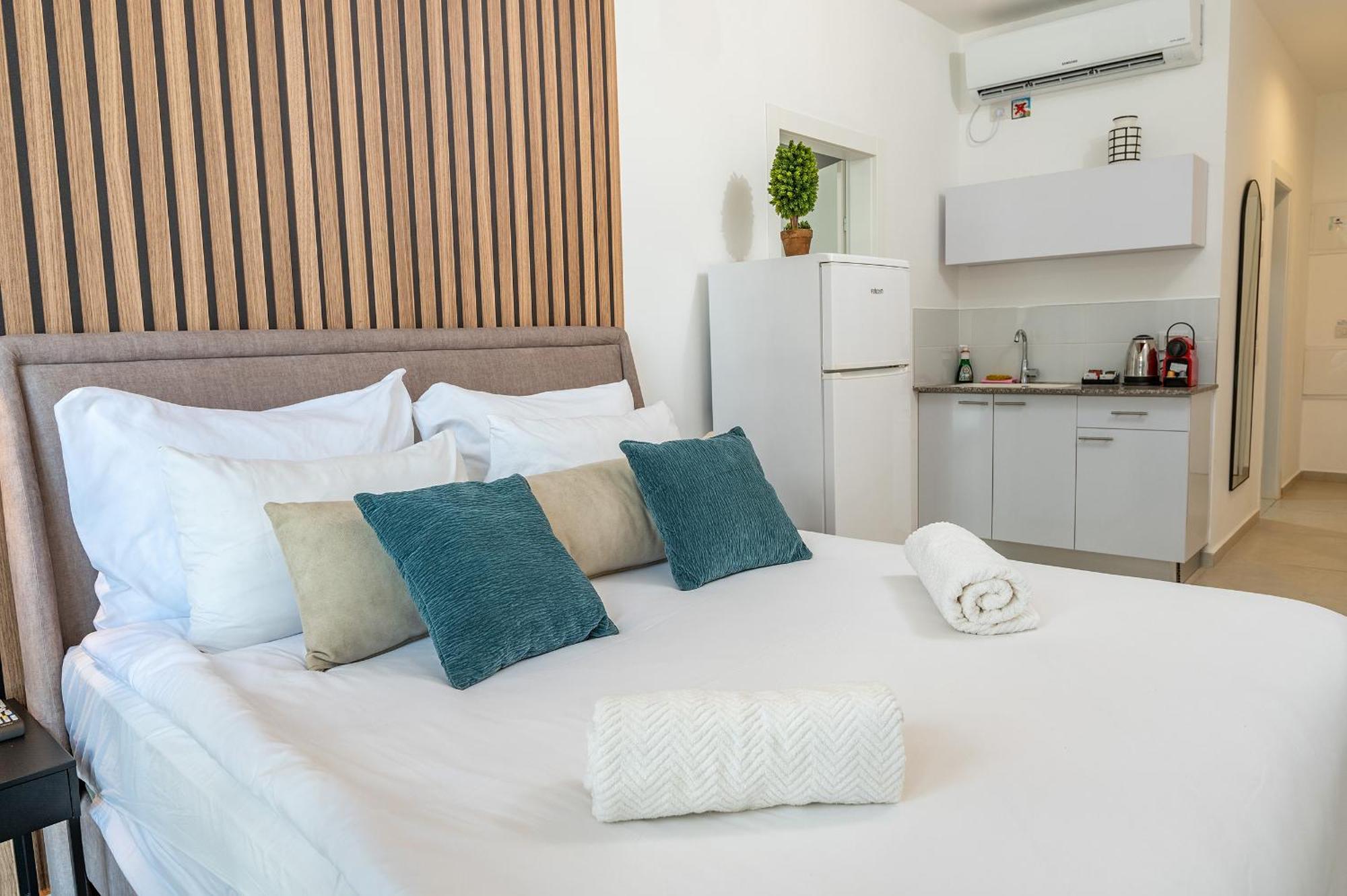 Hi-Yam Seaview Apartments & Suites - יש ממ"ד Bat Yam Værelse billede