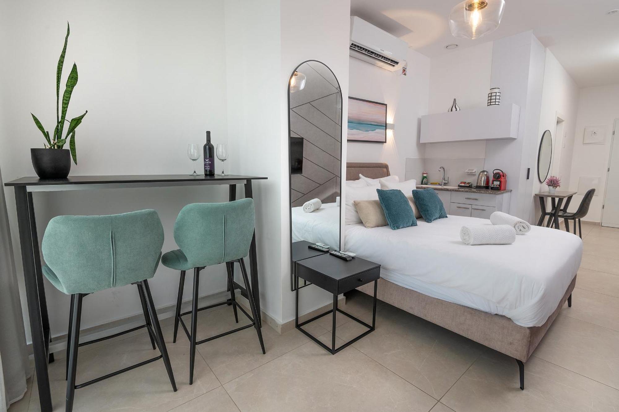 Hi-Yam Seaview Apartments & Suites - יש ממ"ד Bat Yam Værelse billede