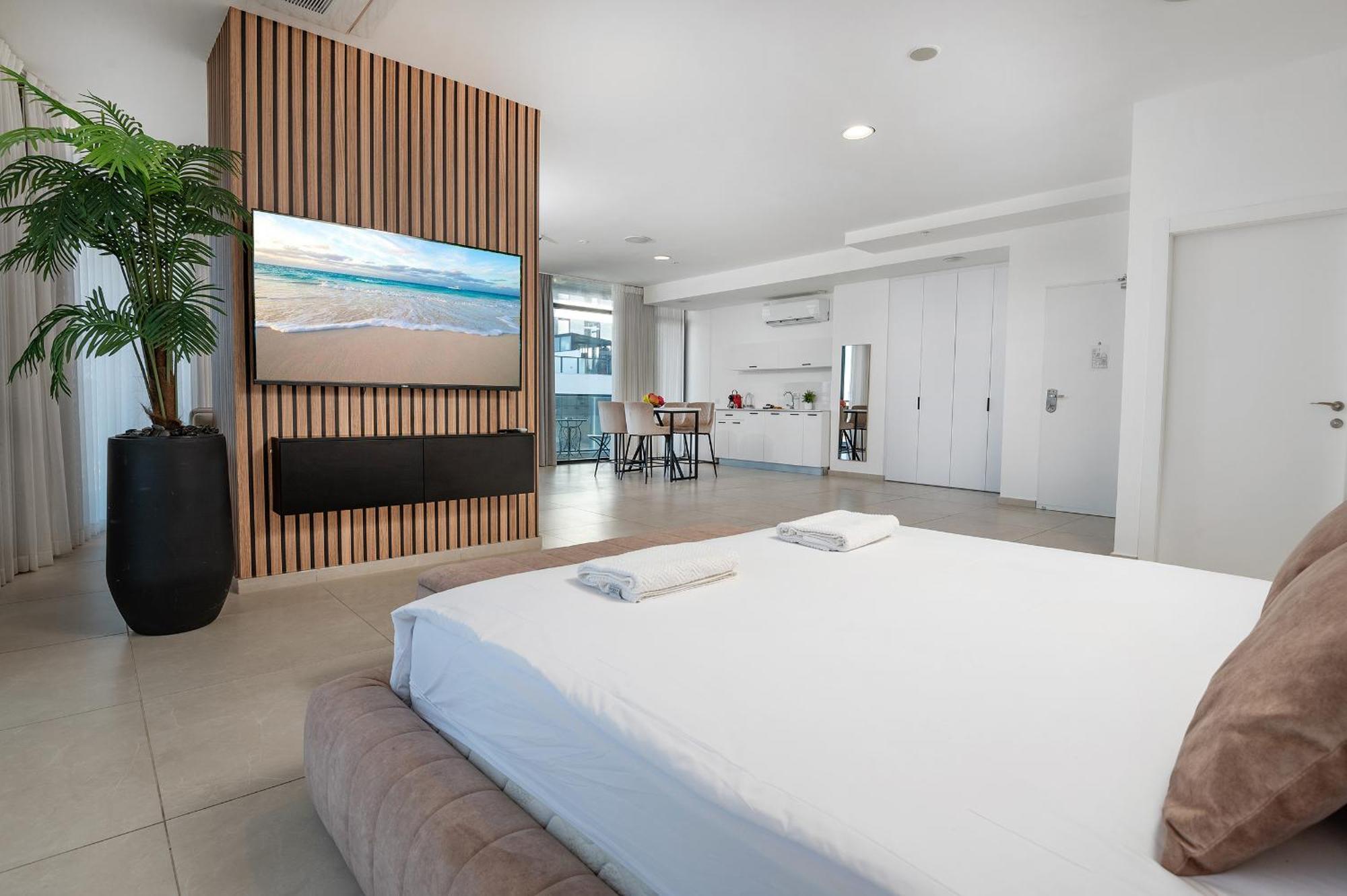 Hi-Yam Seaview Apartments & Suites - יש ממ"ד Bat Yam Værelse billede