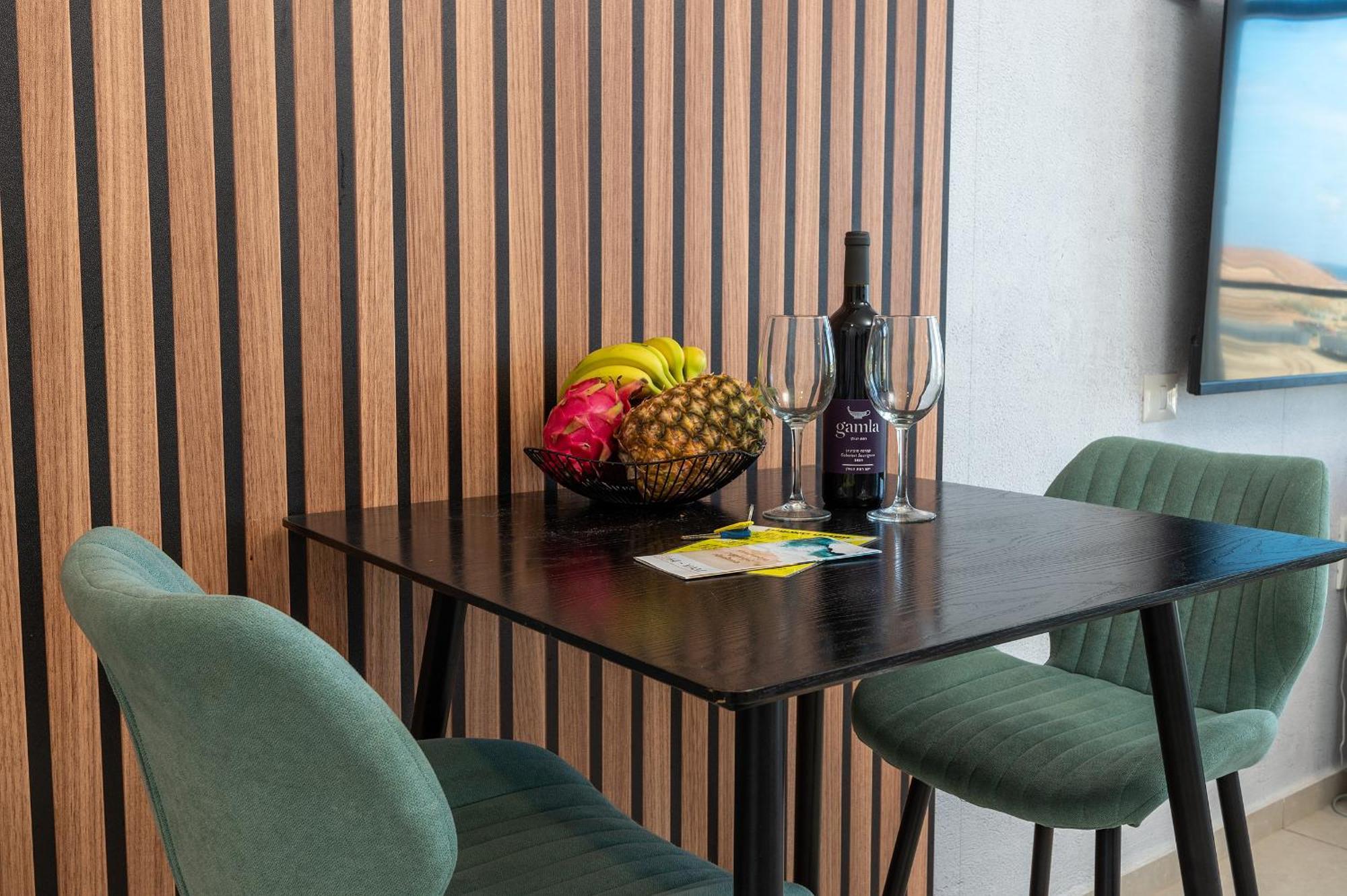 Hi-Yam Seaview Apartments & Suites - יש ממ"ד Bat Yam Værelse billede