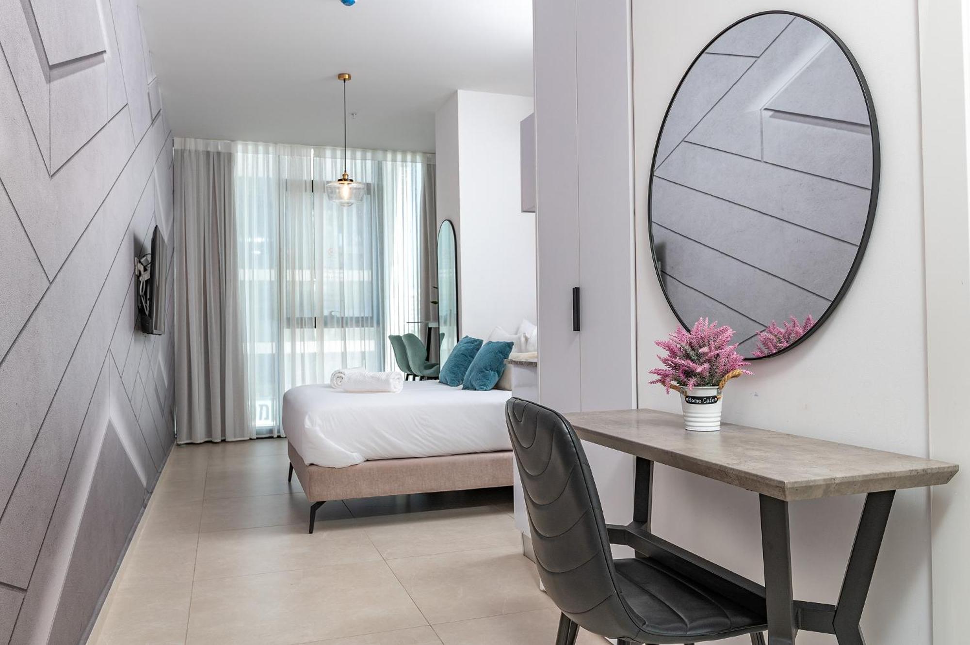Hi-Yam Seaview Apartments & Suites - יש ממ"ד Bat Yam Værelse billede