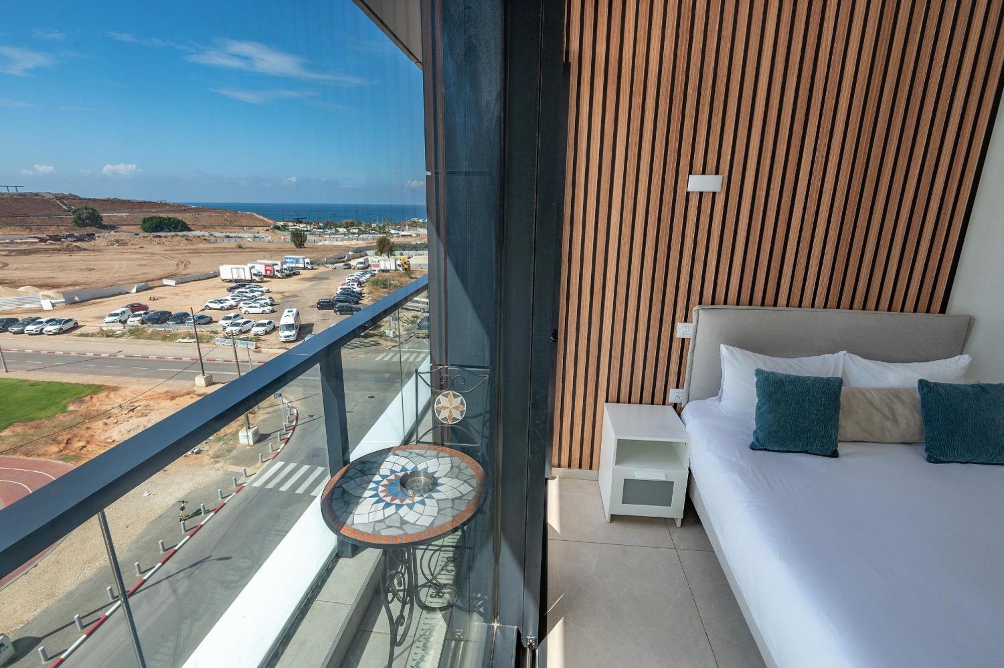 Hi-Yam Seaview Apartments & Suites - יש ממ"ד Bat Yam Værelse billede